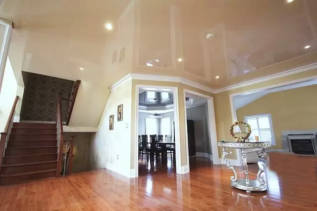 большая прихожая в частном доме