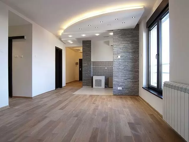 натяжной потолок с подсветкой в прихожей