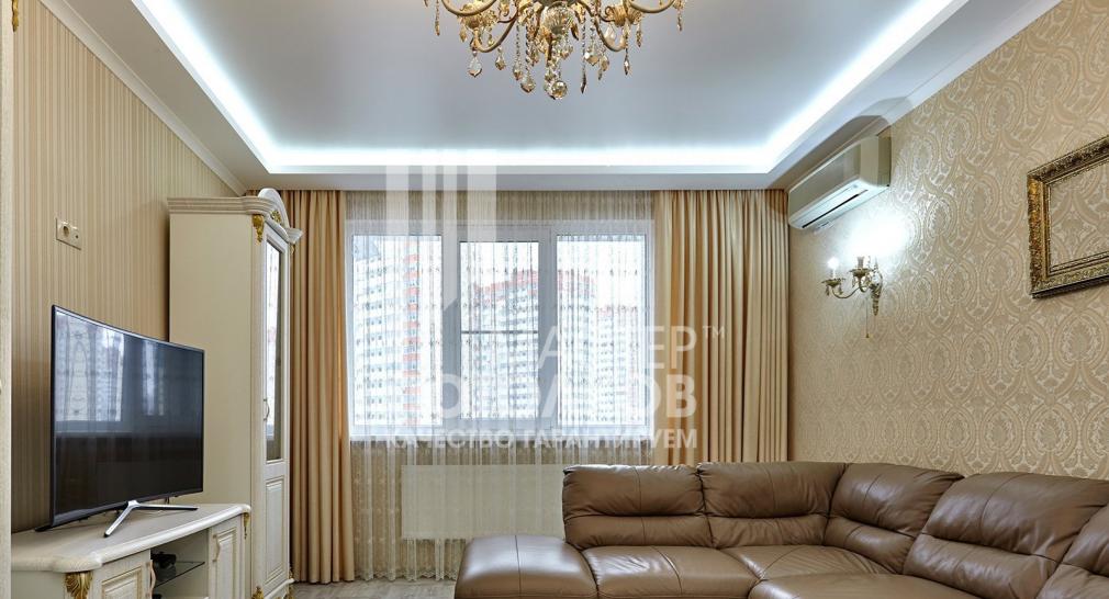 маленькая гостиная в бежевом стиле