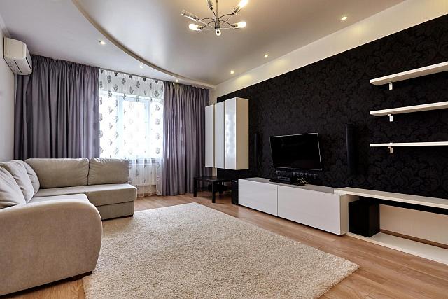 гостиная с итальянским натяжным потолком