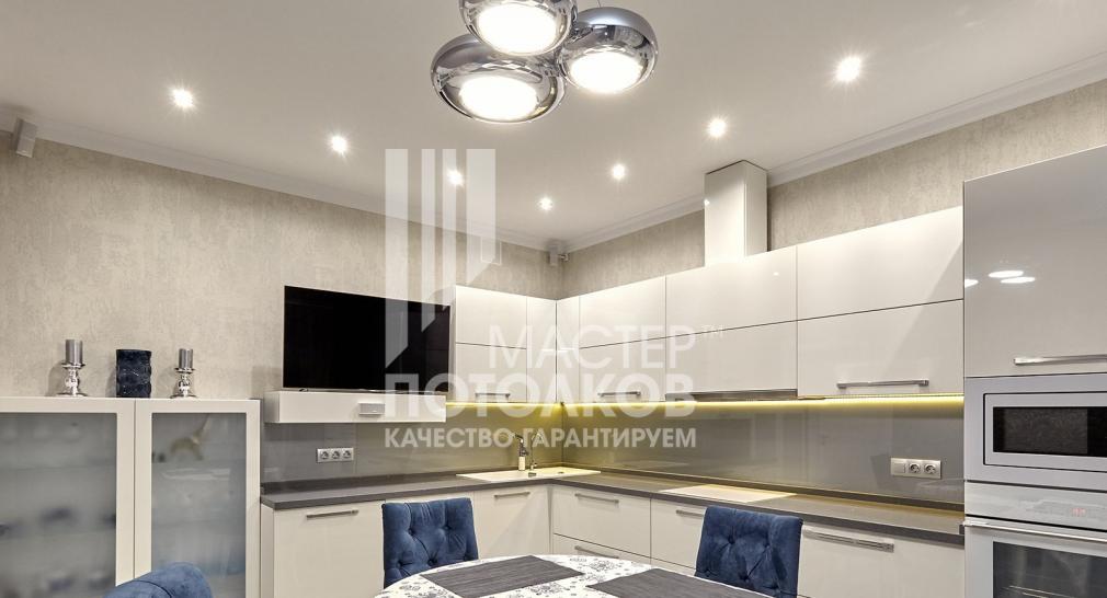 кухня с матовым натяжным потолком